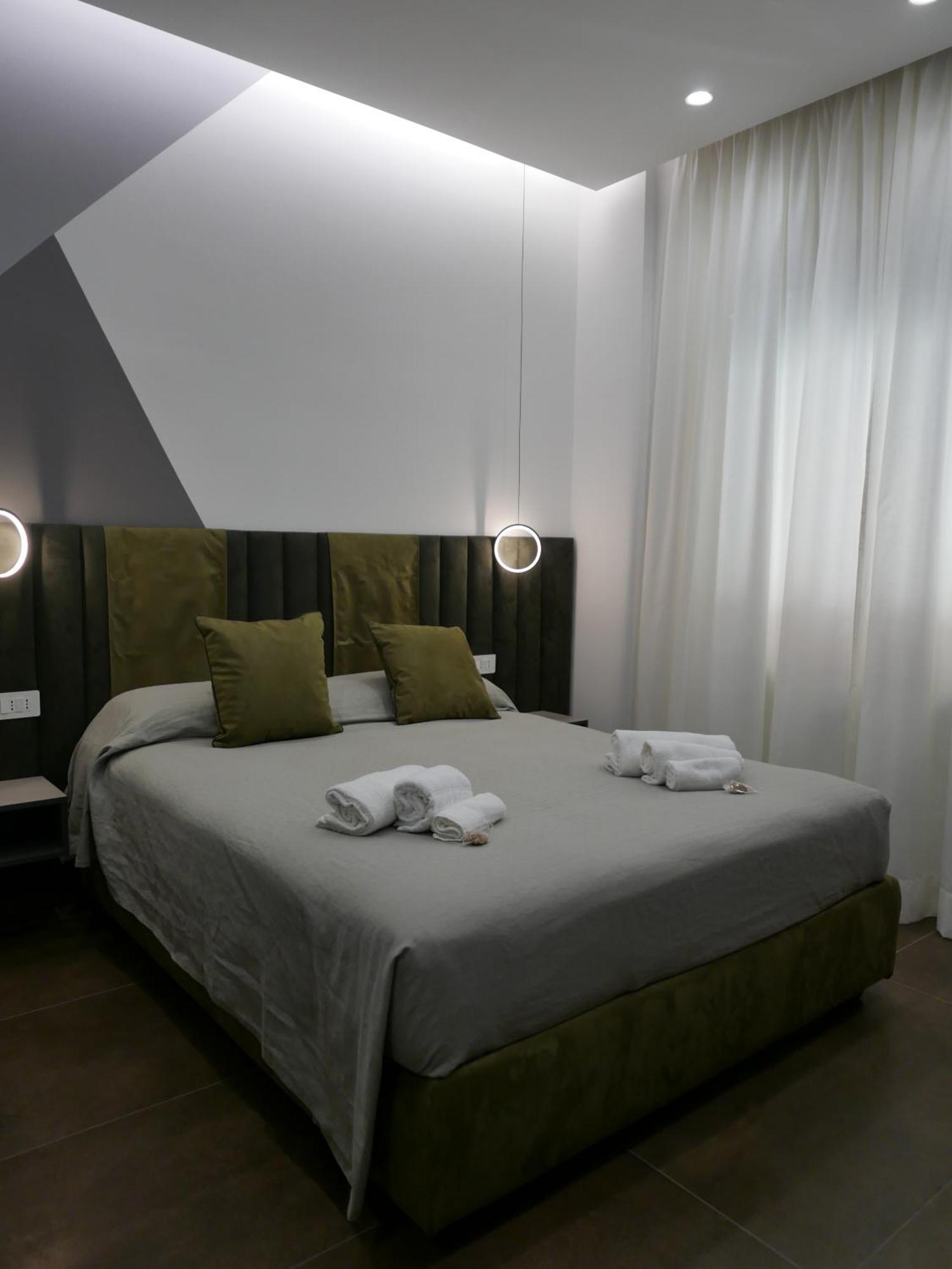 Re Lazzarone Suite Napoli Bagian luar foto