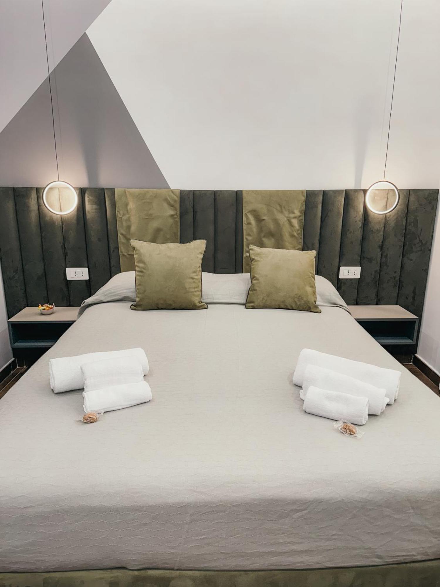Re Lazzarone Suite Napoli Bagian luar foto