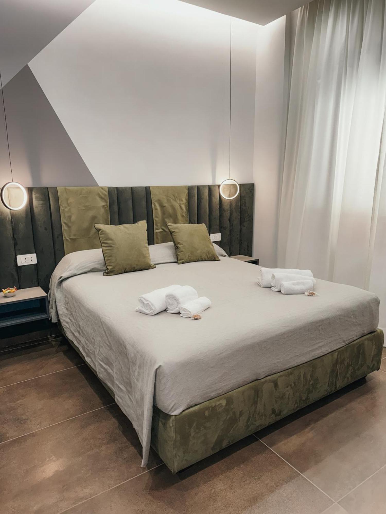 Re Lazzarone Suite Napoli Bagian luar foto